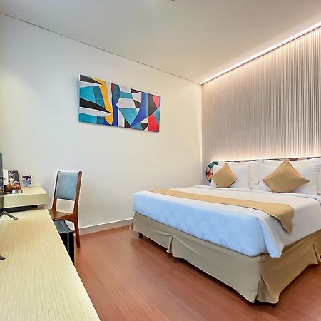 Hotel 88 Embong Malang Surabaya By Wh Экстерьер фото